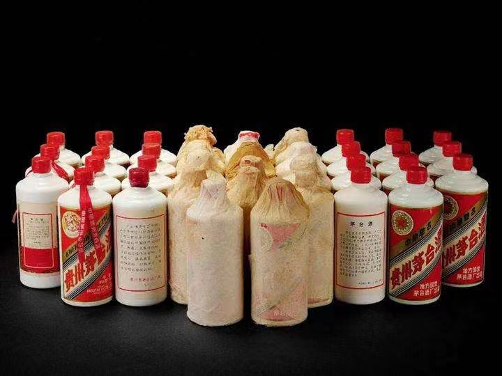 龙华山办事处日照岚山回收酒价格哪里回收(附近上门回收茅台酒）?